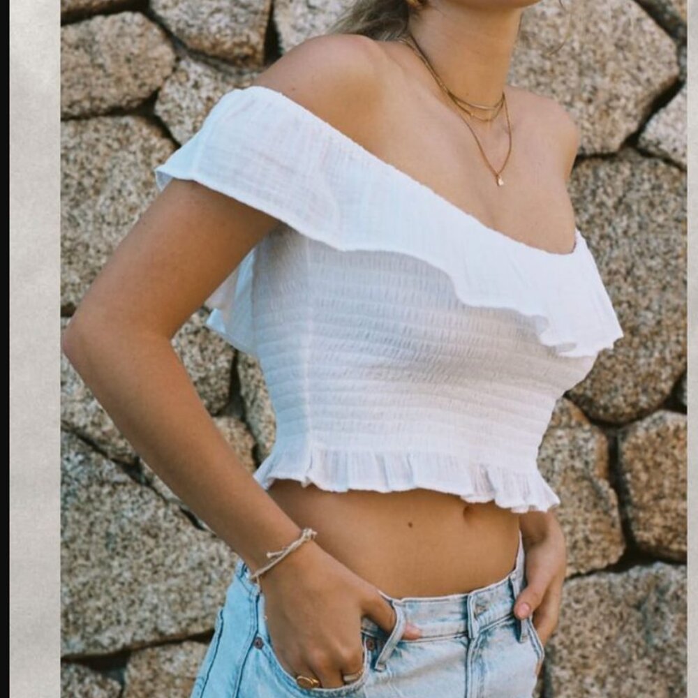 American Eagle Off the shoulder ruffle top size M